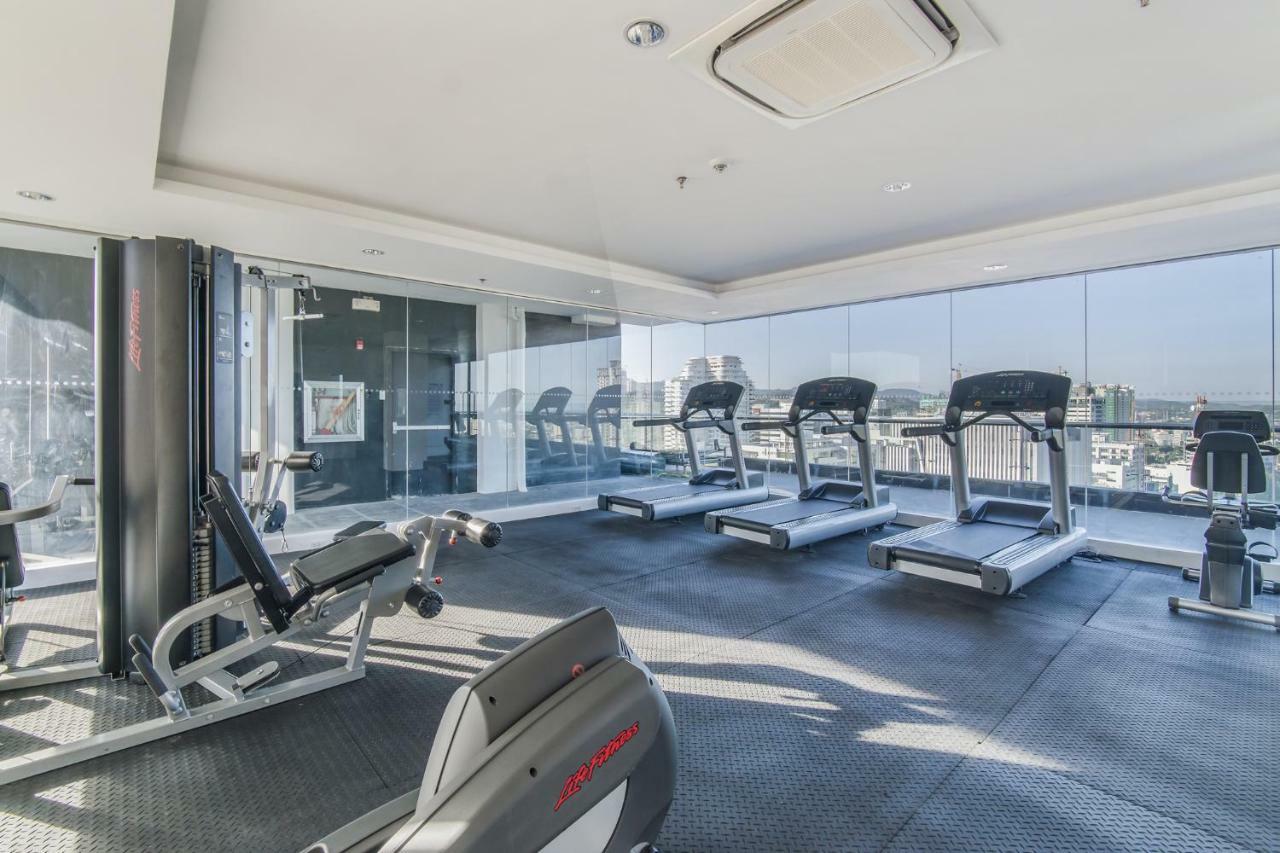 Free Netflix Condo Near It Park With 32-Inch Samsung Hdtv Cebu Eksteriør bilde